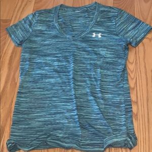 UNDER ARMOUR V-NECK ATHLETIC SHIRT